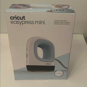 Cricut EasyPress Mini in White and Blue